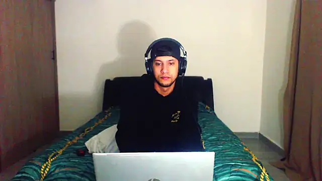 bladetrinityn's cam snapshot