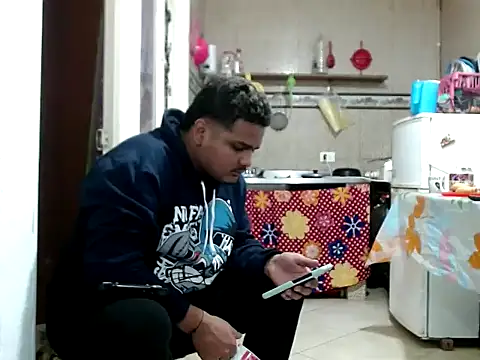 Boycuriousxxx's cam snapshot