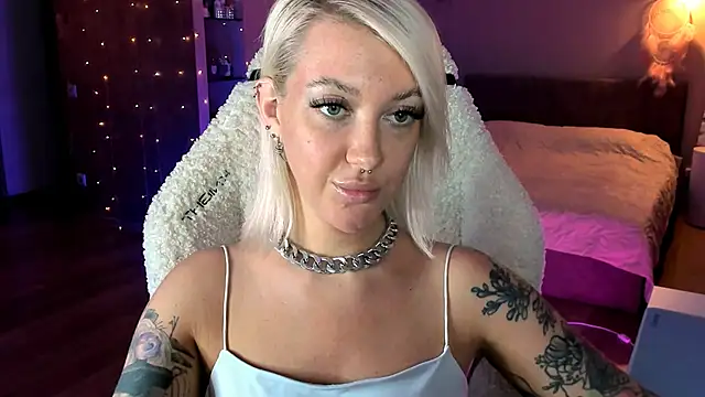 tykioty_Miley's cam snapshot