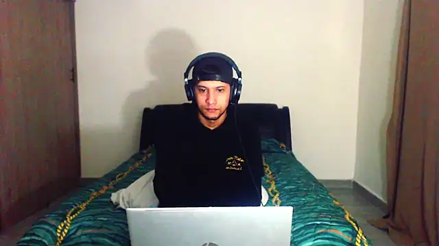 bladetrinityn's cam snapshot