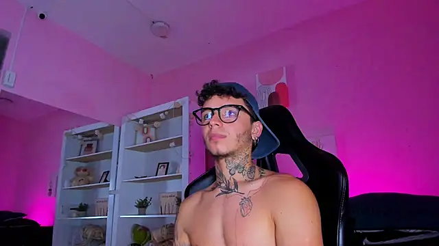 Ian_Castillo_'s cam snapshot