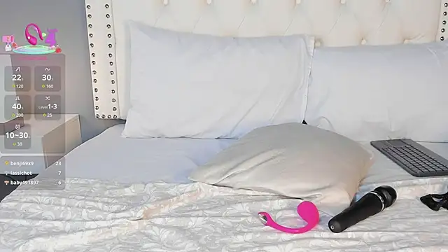 Julia_Martinez_'s cam snapshot