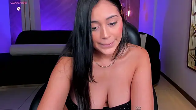 AmbarJames_'s cam snapshot