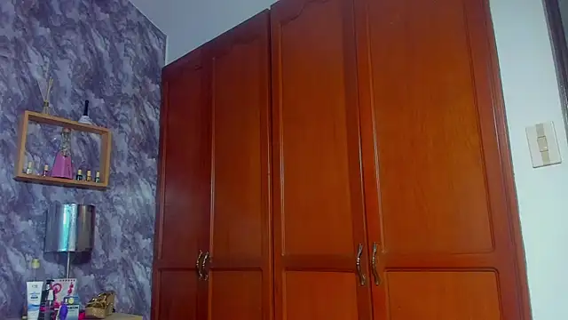 EMMAPARISS's cam snapshot