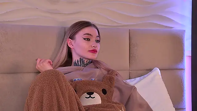 AriWild live sex cam