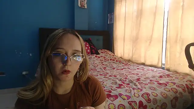 Liaroberts1's cam snapshot