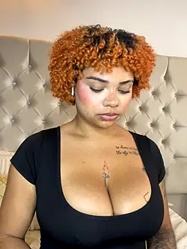 Eloisa_cleavage_ live sex cam