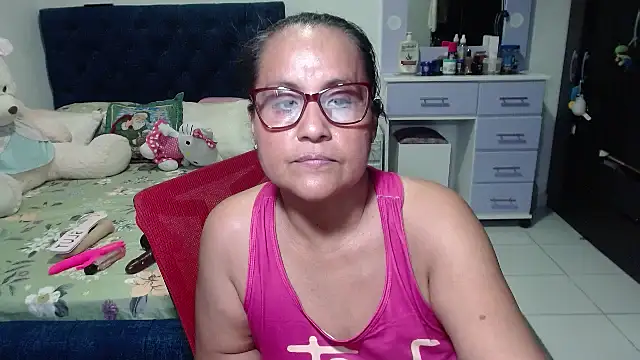 pervert_mommy_'s cam snapshot