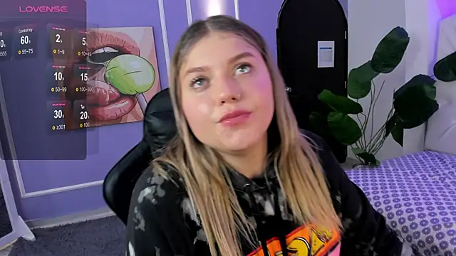 alaia_greyy's cam snapshot