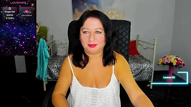 Julia_Dean's cam snapshot