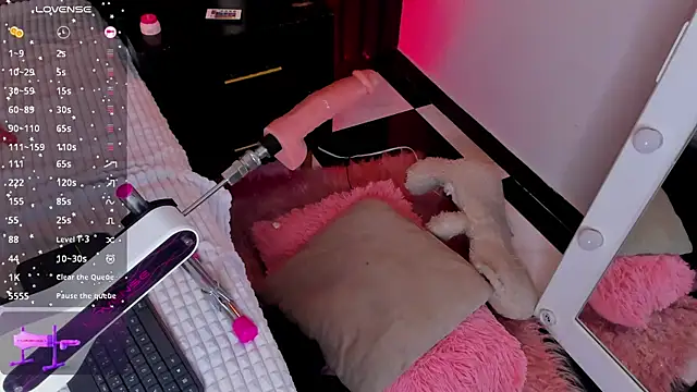 chelsea_bolton_'s cam snapshot