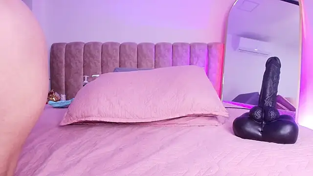 Auroraa_miller's cam snapshot