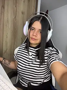 2Angela_'s cam snapshot