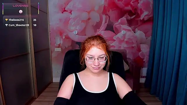 AngelinaLow's cam snapshot