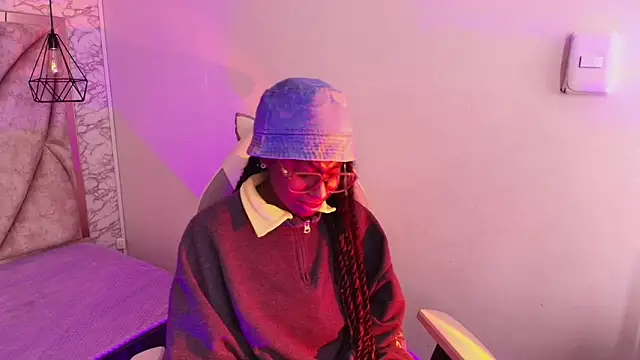 Queen_perla_'s web cam