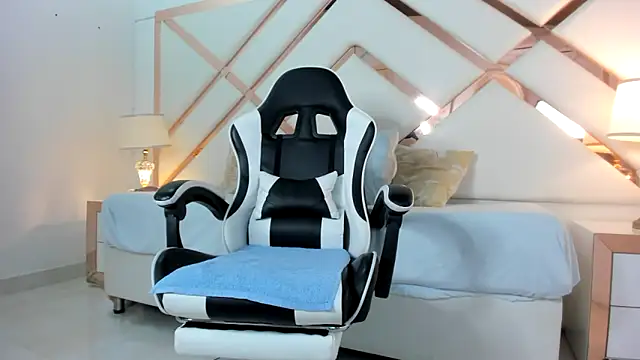 margot_smith_'s cam snapshot