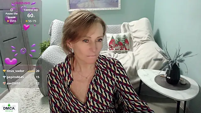 HornyMilf_777's web cam
