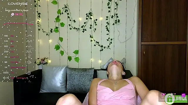 Alianna_Solo_Kisses's cam snapshot