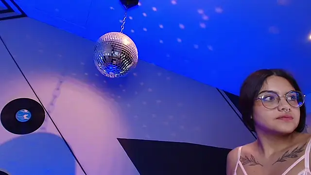 Lilith_and_Khloe live sex cam