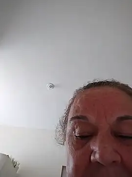 Yaya_Mineira live sex cam