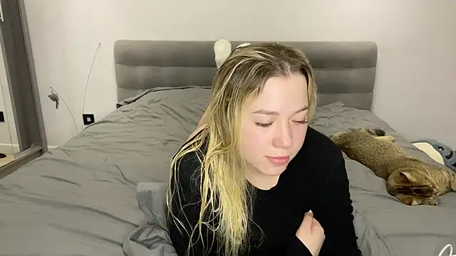 Embersweetbunny's cam snapshot