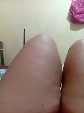 Ravena2290 live sex cam