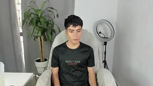 sebas_rose's cam snapshot