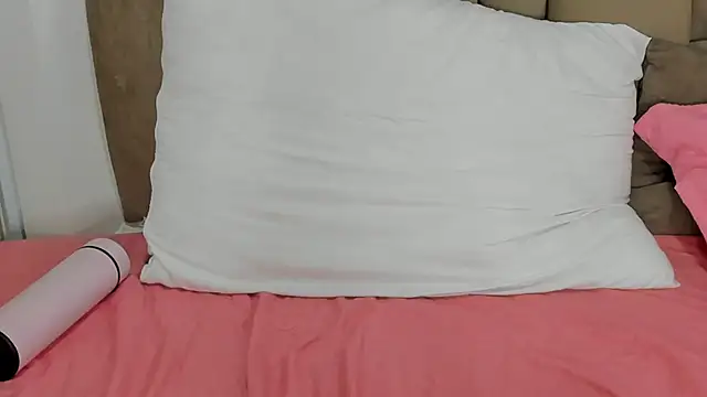 SkinnyGirl_28's cam snapshot