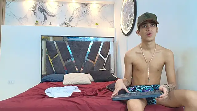 WHITHET_BOYS's cam snapshot