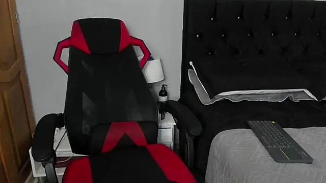 tyler_hank01's cam snapshot