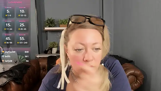 JessicaFoxie's cam snapshot