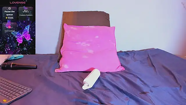 Karlaliones69's cam snapshot