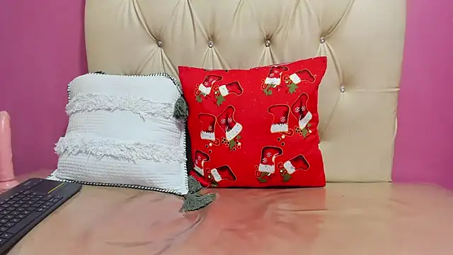 Lucia_Spear's cam snapshot