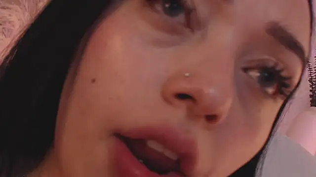 ViolettaHotLatin_'s cam snapshot