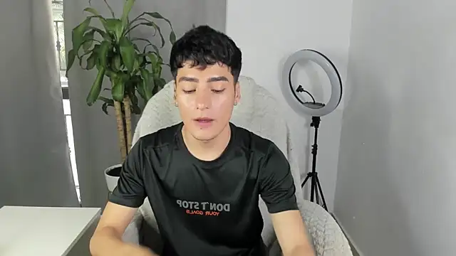 sebas_rose's cam snapshot