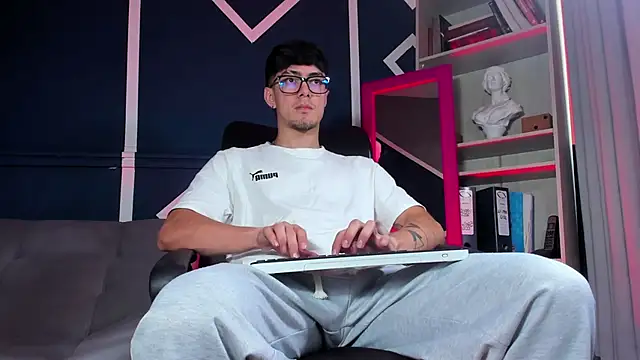 etham_wolf_'s cam snapshot