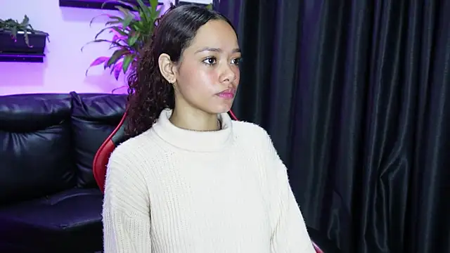 sara_sharma_'s cam snapshot