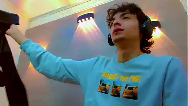 Sr_BonnyEthan's cam snapshot