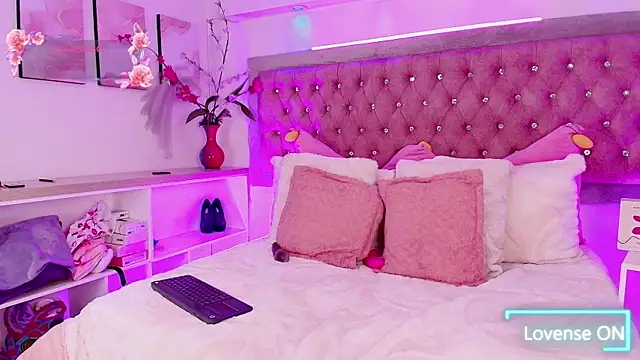 Tayzon_Foxxx's cam snapshot