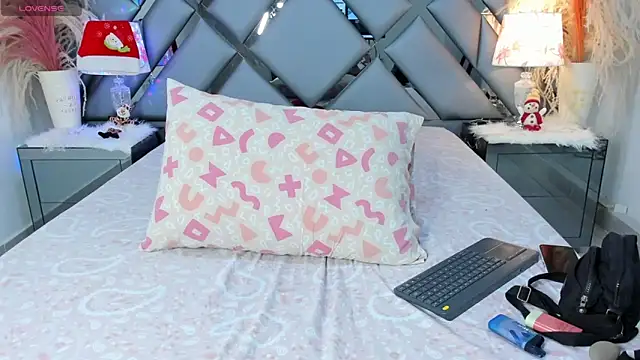 Milan_LewisS's cam snapshot