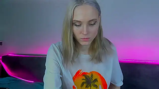 Gina_Gina_love's cam snapshot