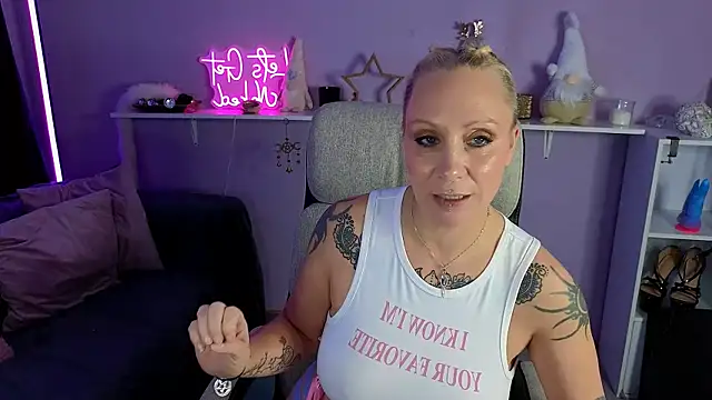 JaninaSecrets_ live sex cam