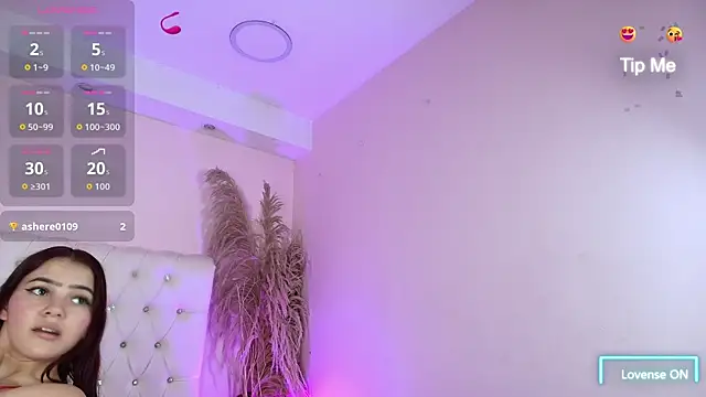 AmelieAndAce live sex cam