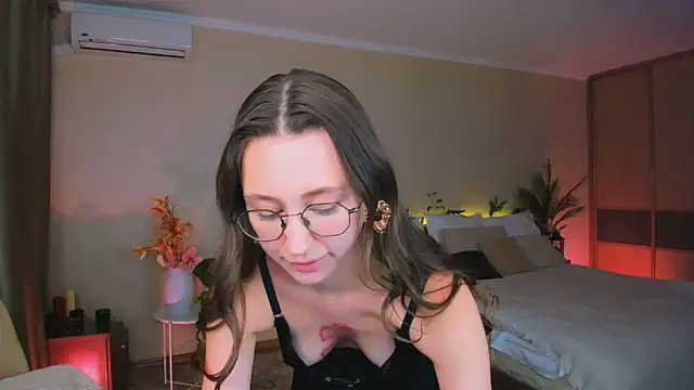 YourLovellyStory's cam snapshot