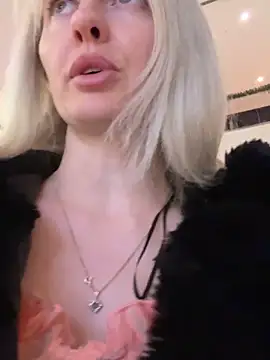 blondegirlx's cam snapshot