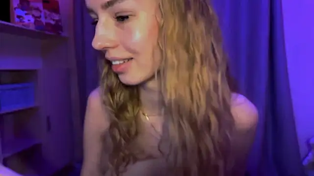 LunaCrave's cam snapshot