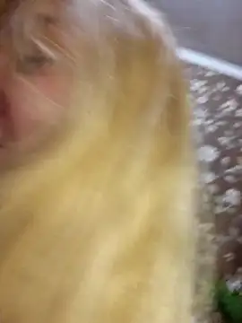 LianaJu's cam snapshot