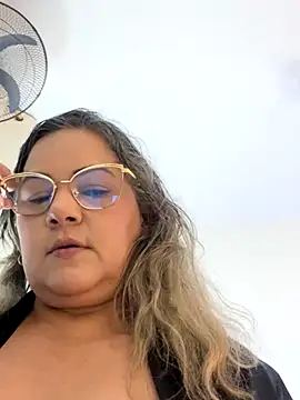 Lucy_Milf_474's cam snapshot