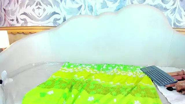 mishell_lovely's cam snapshot