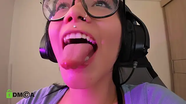 alice-rausing's cam snapshot